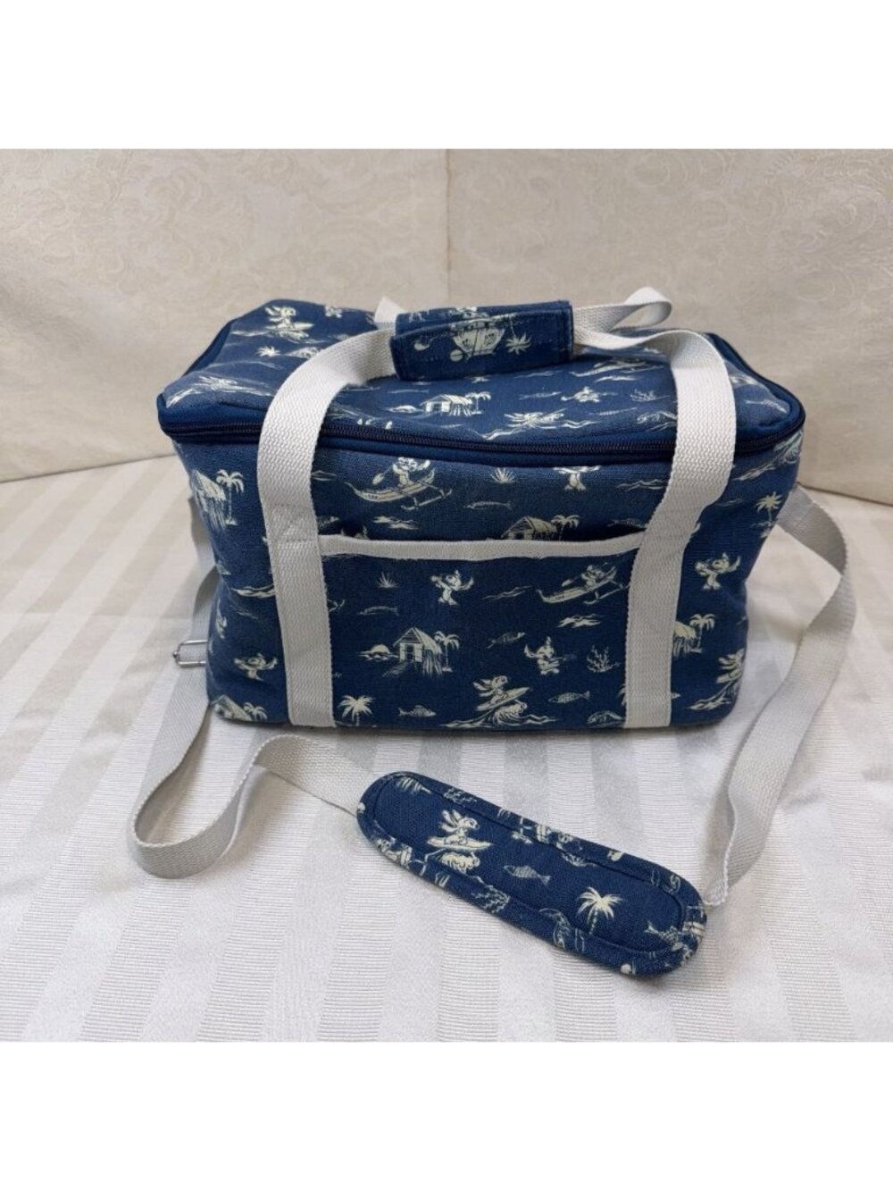 Disney Parks STITCH Blue Soft Side Beach Bag Cooler Picnic Tote Shoulder Strap